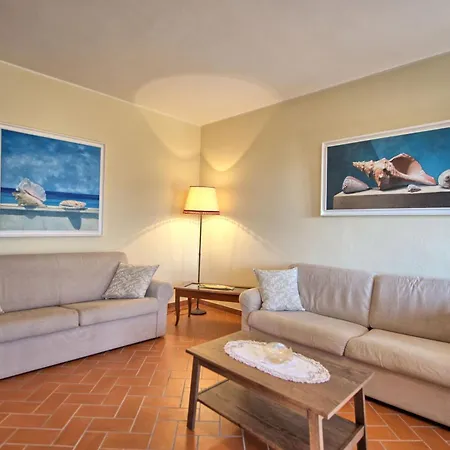 Country house Casa Rossa By Posarellivillas Luia